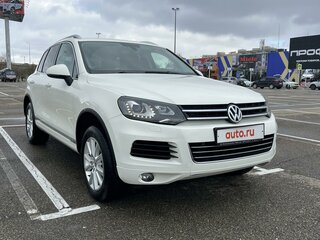 2011 Volkswagen Touareg II, белый, 2450000 рублей, вид 3