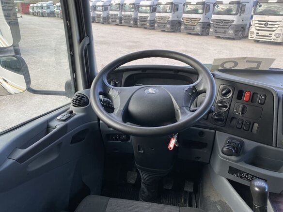 2017 КамАЗ 65206, белый - вид 9