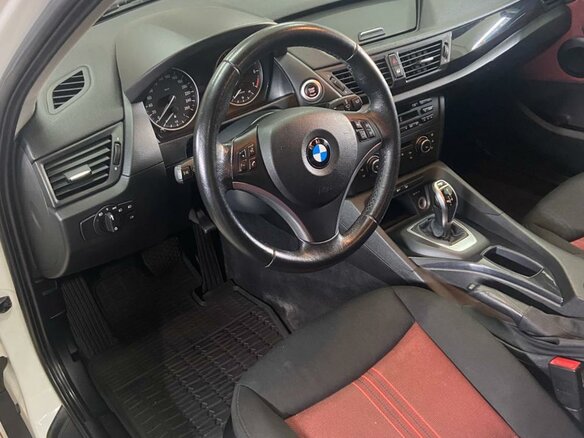 2011 BMW X1 20i I (E84), белый, 1430000 рублей - вид 12