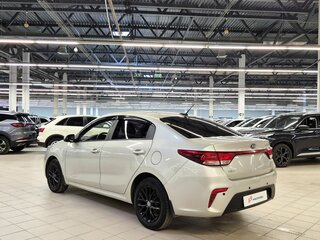 2019 Kia Rio IV, бежевый, 1099000 рублей, вид 4
