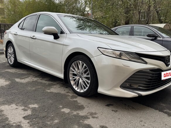 2020 Toyota Camry VIII (XV70), белый, 3400000 рублей - вид 1