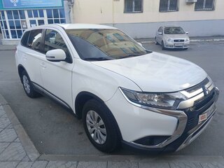 2019 Mitsubishi Outlander III Рестайлинг 3, белый, 1760000 рублей, вид 1