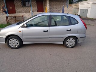 2001 Nissan Almera Tino I, серебристый, 600000 рублей, вид 4