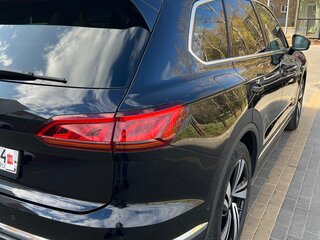 2019 Volkswagen Touareg III, чёрный, 5000000 рублей, вид 5