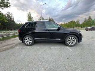 2017 Volkswagen Tiguan II, чёрный, 2300000 рублей, вид 3