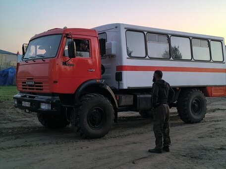 2011 КамАЗ 4290, оранжевый, 1500000 рублей, вид 4
