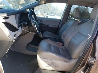2019 Toyota Sienna III Рестайлинг 2, серый, 2800000 рублей, вид 5