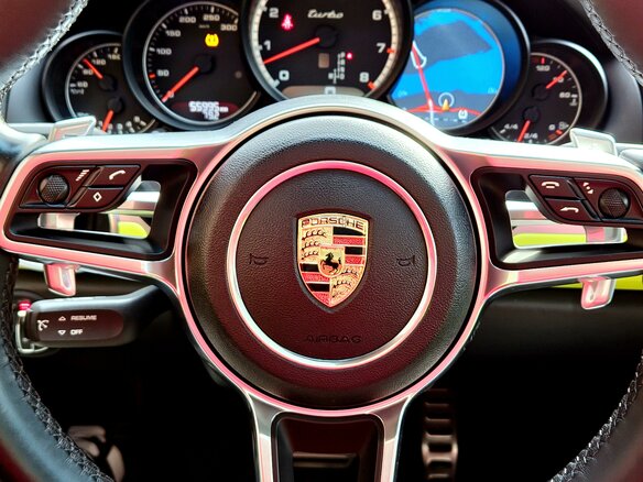 2016 Porsche Cayenne Turbo II Рестайлинг (958), серебристый, 5600000 рублей - вид 8