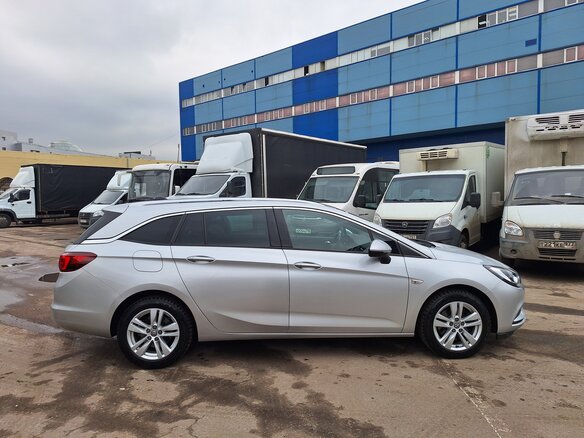 2019 Opel Astra K, серебристый, 1700000 рублей - вид 3