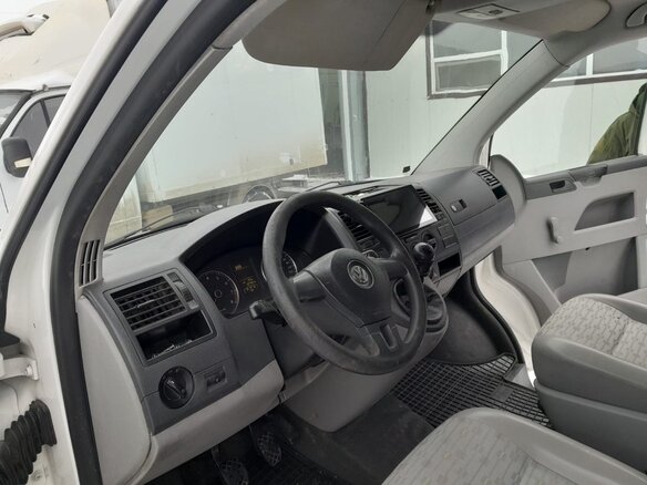 2011 Volkswagen Transporter T5 Рестайлинг, белый, 2000000 рублей - вид 4