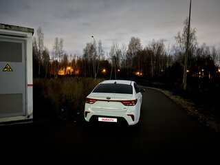 2017 Kia Rio IV, белый, 850000 рублей, вид 3