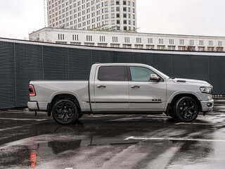 2019 Ram 1500 Crew Cab V, серый, 7550000 рублей, вид 5