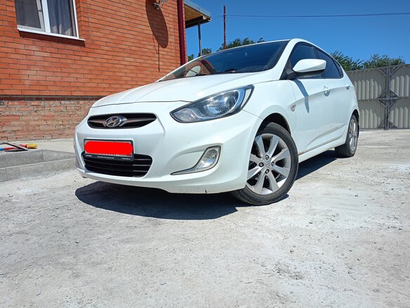 2012 Hyundai Solaris I, белый, 780000 рублей