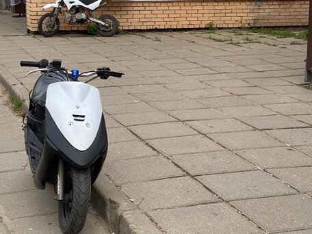 1999 Yamaha Jog, белый, 65000 рублей, вид 2