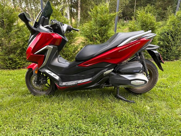 2021 Honda Forza, красный, 549000 рублей - вид 2