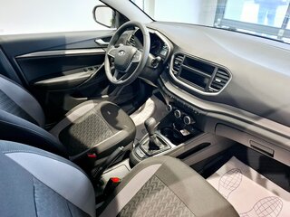 2026 Lada (ВАЗ) Vesta I Рестайлинг (NG), серебристый, 1655500 рублей, вид 5