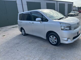 2007 Toyota Voxy II (R70), серый, 1410000 рублей, вид 5