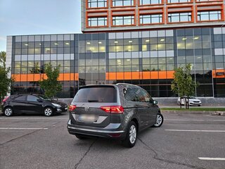 2019 Volkswagen Touran II, серый, 1900000 рублей, вид 5