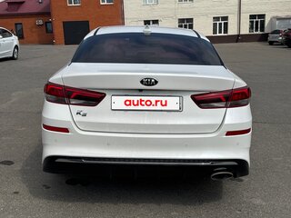2019 Kia K5 III, белый, 2000000 рублей, вид 3