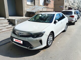 2016 Toyota Camry VII (XV50) Рестайлинг, белый, 1620000 рублей, вид 1