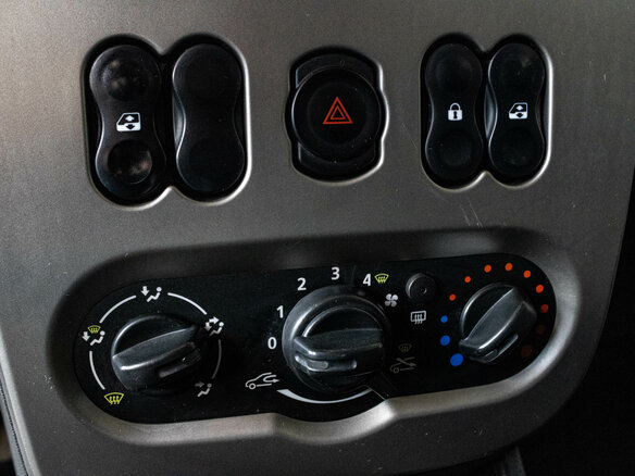 2013 Renault Sandero I, бежевый - вид 12