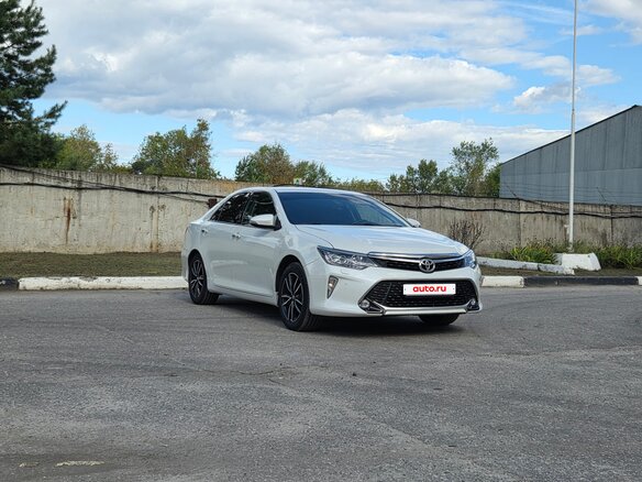 2017 Toyota Camry VII (XV50) Рестайлинг 2, белый, 2450000 рублей - вид 2