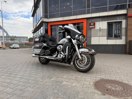 2010 Harley-Davidson Electra Glide, серебристый, 780000 рублей, вид 2