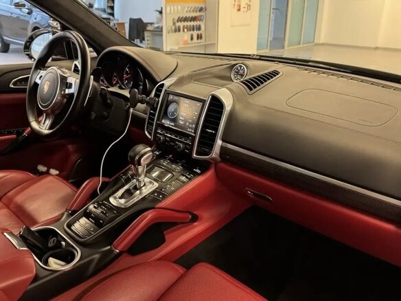 2013 Porsche Cayenne Turbo S II (958), чёрный, 3900000 рублей - вид 4