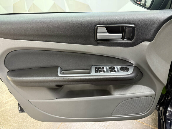2010 Ford Focus II Рестайлинг, чёрный - вид 9