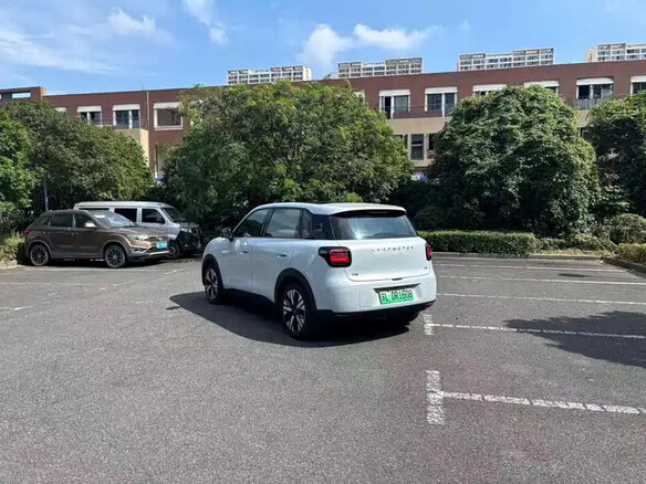 2026 Leapmotor A10 53 kWh, белый - вид 2