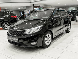 2017 Kia Rio III Рестайлинг, чёрный, 950000 рублей, вид 1