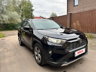2021 Toyota RAV4 V (XA50), чёрный, 2800000 рублей, вид 3