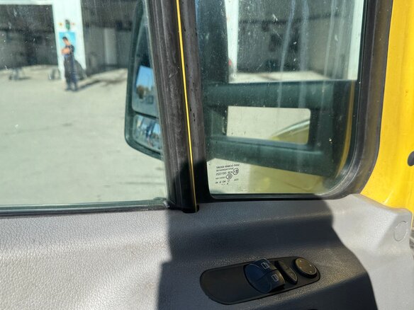 2016 Volkswagen Crafter, жёлтый, 1085000 рублей - вид 19