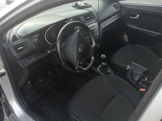 2015 Kia Rio III Рестайлинг, серебристый, 970000 рублей, вид 4