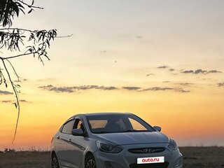 2013 Hyundai Solaris I, белый, 650000 рублей, вид 1