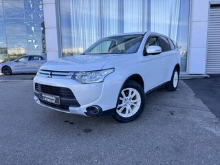2014 Mitsubishi Outlander III Рестайлинг, белый, 1325000 рублей, вид 2