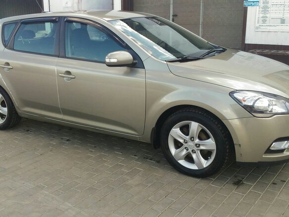2011 Kia Ceed I Рестайлинг, золотистый - вид 3
