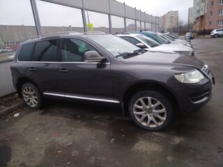 2008 Volkswagen Touareg I Рестайлинг, серый, 900000 рублей, вид 2