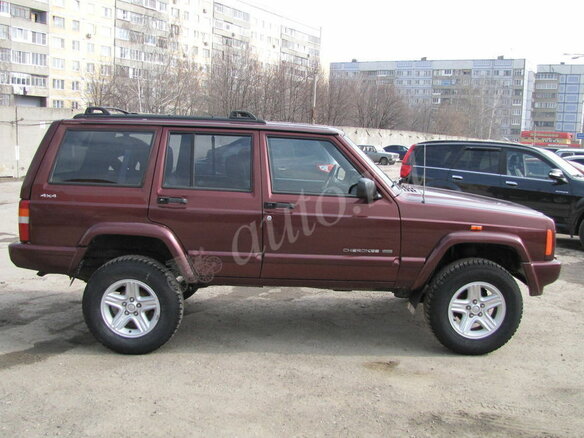 2001 Jeep Cherokee II (XJ) Рестайлинг, красный - вид 2