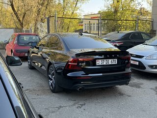 2019 Volvo S60 III, чёрный, 1990000 рублей, вид 3