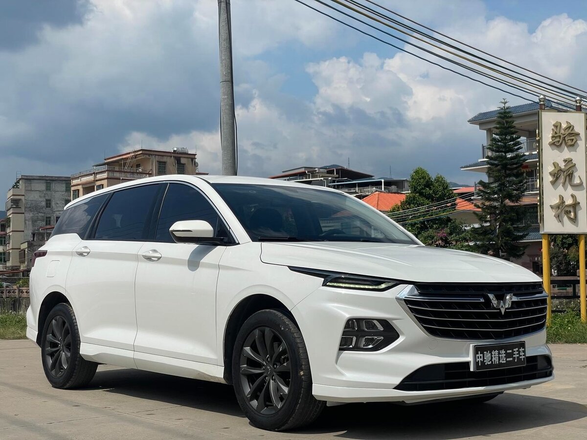 Открыть фотографии: Wuling Victory