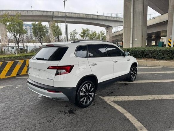 2022 Skoda Karoq DSG7 I, белый - вид 3