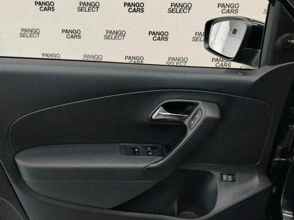 2017 Volkswagen Polo V Рестайлинг, чёрный, 858000 рублей - вид 16