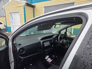 2017 Toyota Vitz III (XP130) Рестайлинг 2, серебристый, 925000 рублей, вид 5