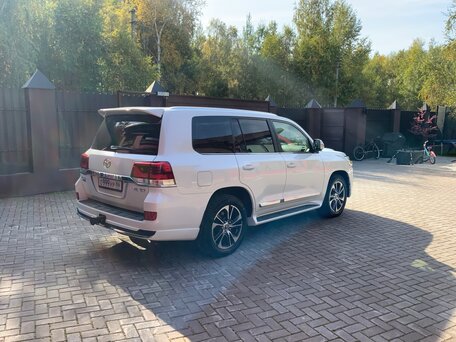 2021 Toyota Land Cruiser 200 Series Рестайлинг 2, белый, 9990000 рублей, вид 5