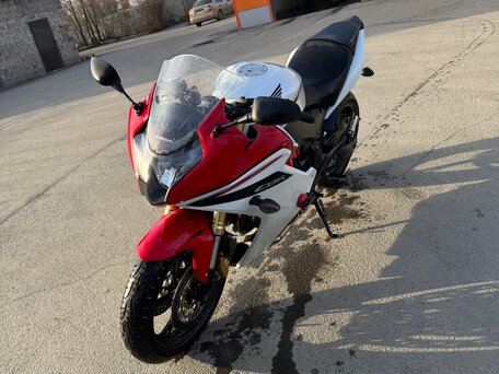 2011 Honda CBR 600F, белый, 670000 рублей, вид 3