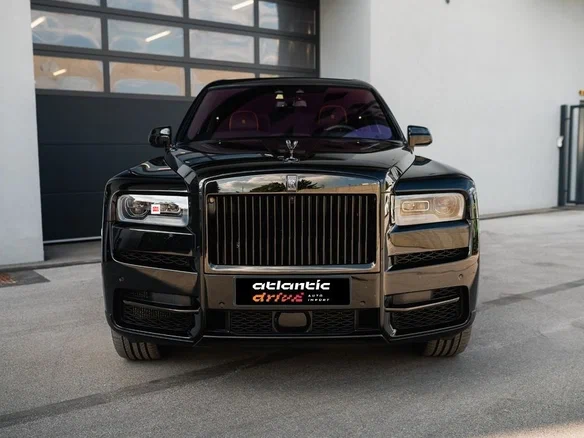 2023 Rolls-Royce Cullinan Black Badge I (Series I), чёрный, 36890000 рублей