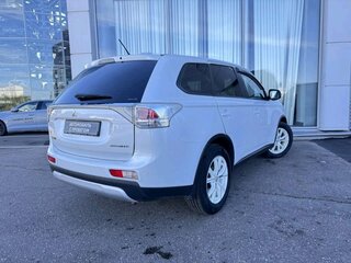 2014 Mitsubishi Outlander III Рестайлинг, белый, 1325000 рублей, вид 5