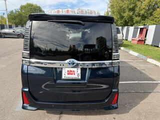 2020 Toyota Voxy III (R80) Рестайлинг, синий, 2710000 рублей, вид 4