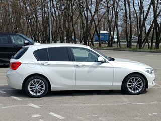 2018 BMW 1 серии 118i II (F20/F21) Рестайлинг 2, белый, 2000000 рублей, вид 3